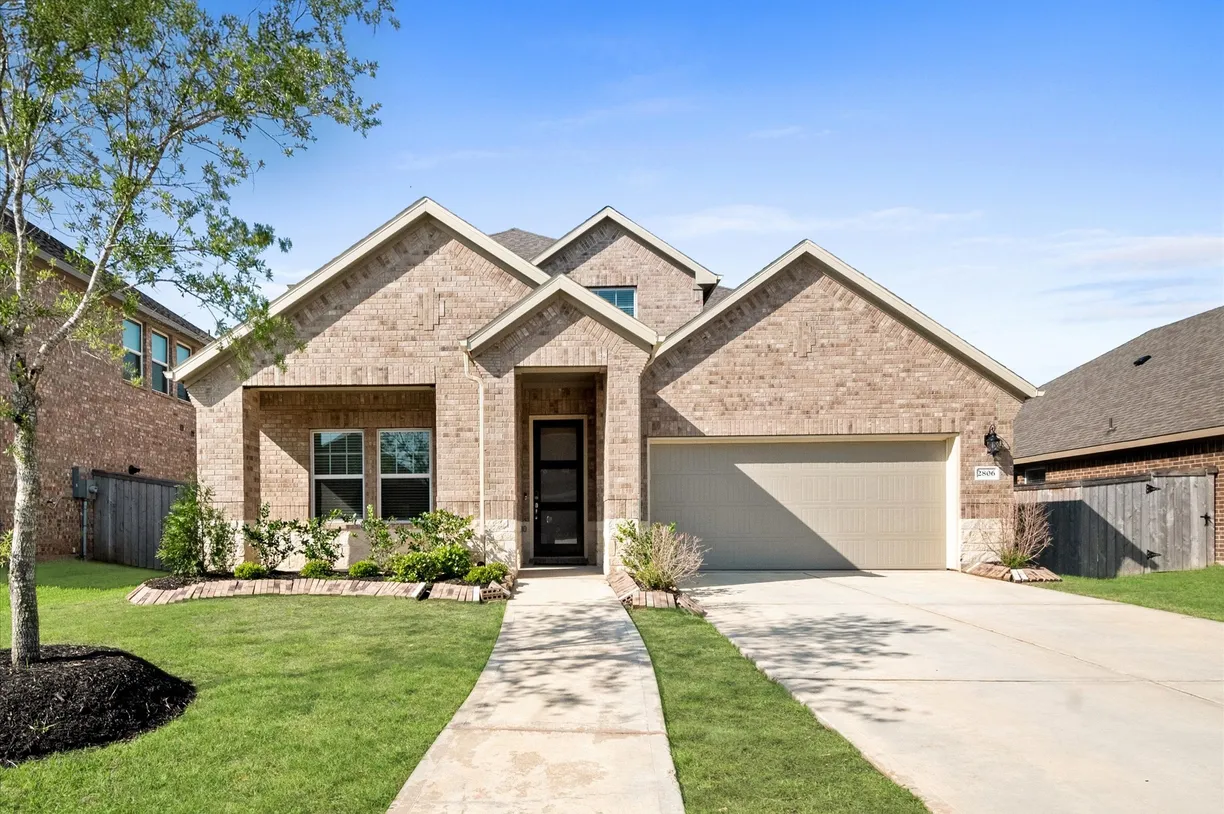 Houston Real Estate | View 2806 Oakheath Crest Court | 4 Beds, 2 Baths