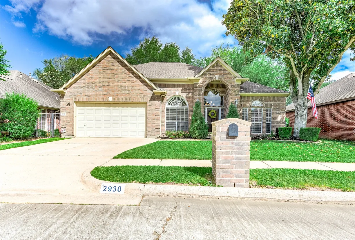 Houston Real Estate | View 2930 Highland Lakes Drive | 3 Beds, 2 Baths