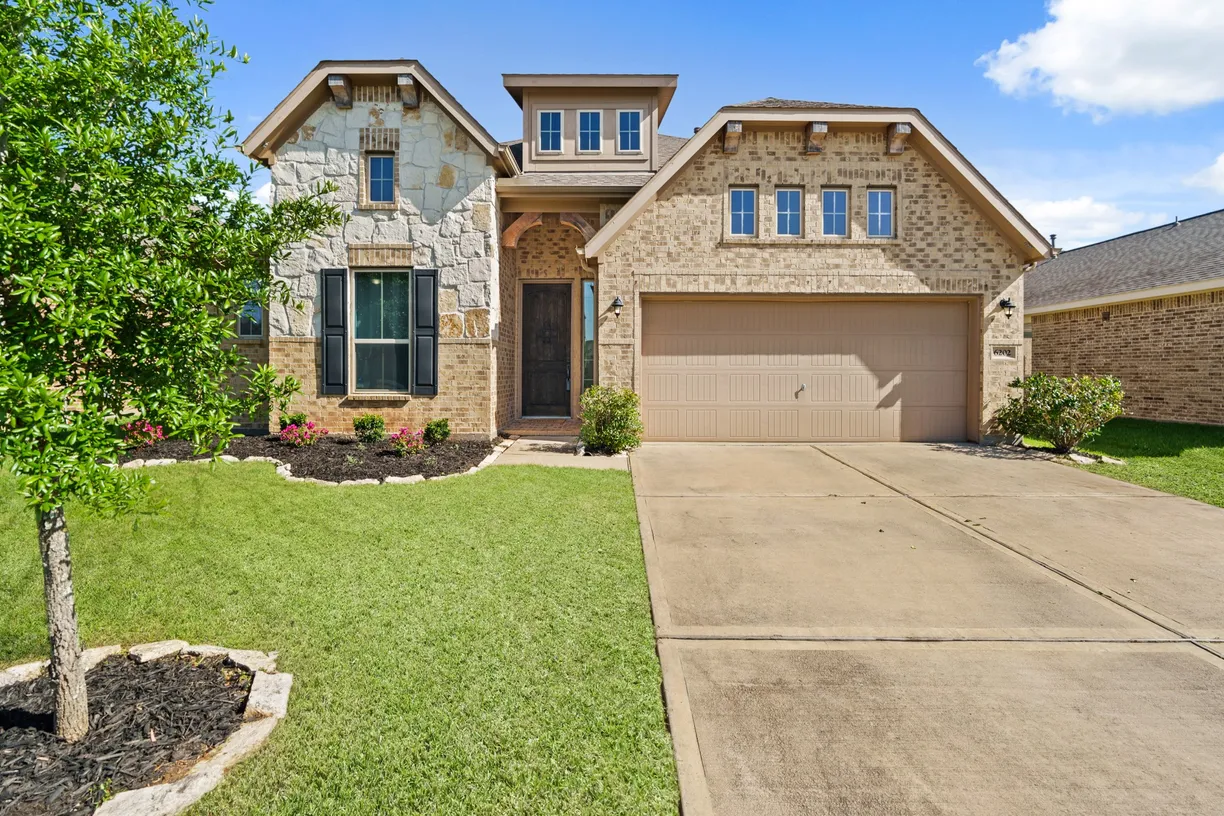 Houston Suburbs Real Estate | View 6202 Wayne Way | 3 Beds, 2 Baths