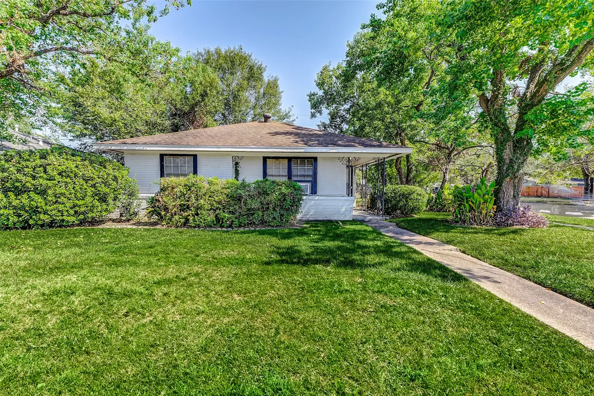 Houston Real Estate | View 5155 Enyart Street | 2 Beds, 1 Bath