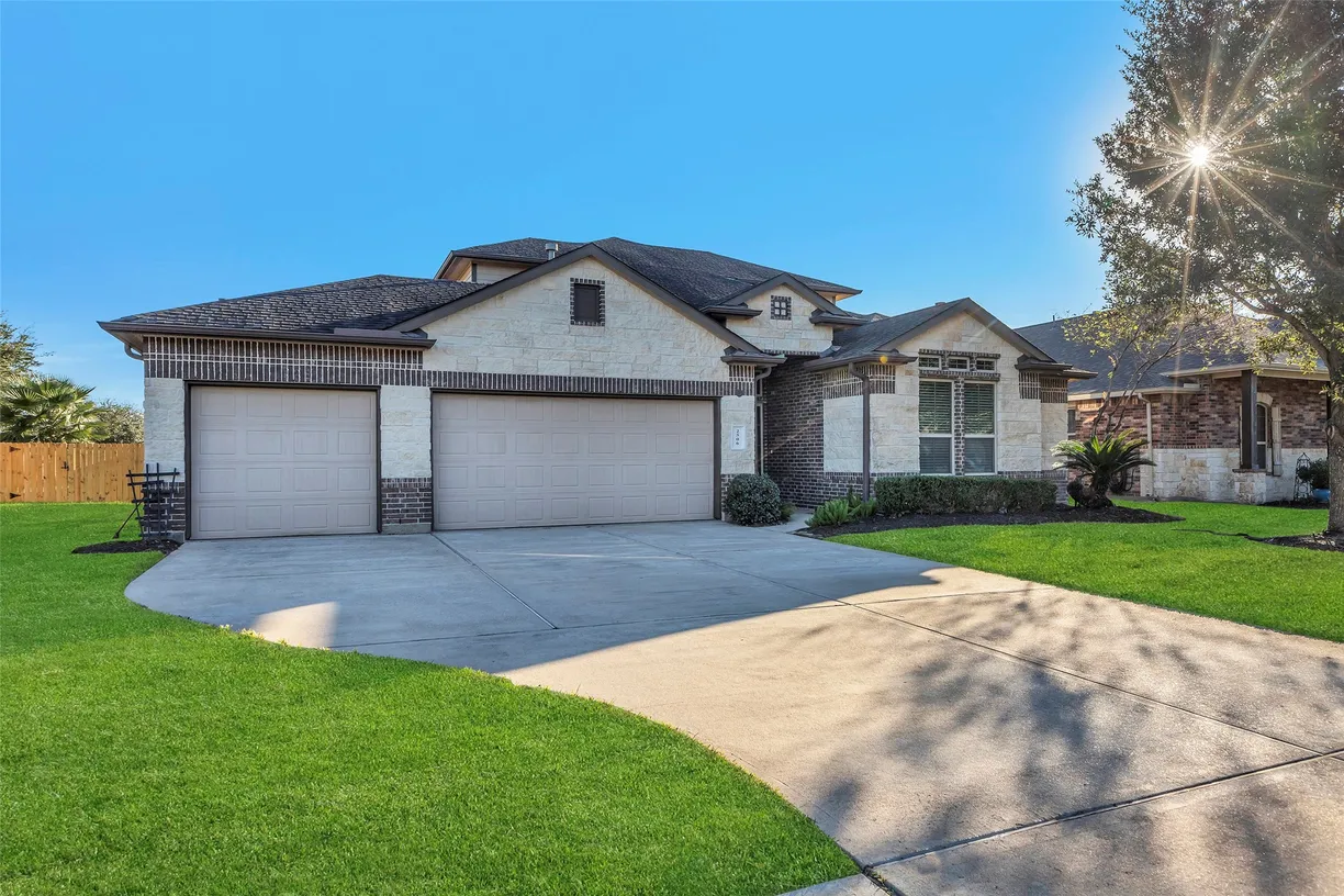Houston Real Estate | View 2506 Copper Fields Drive | 4 Beds, 3 Baths
