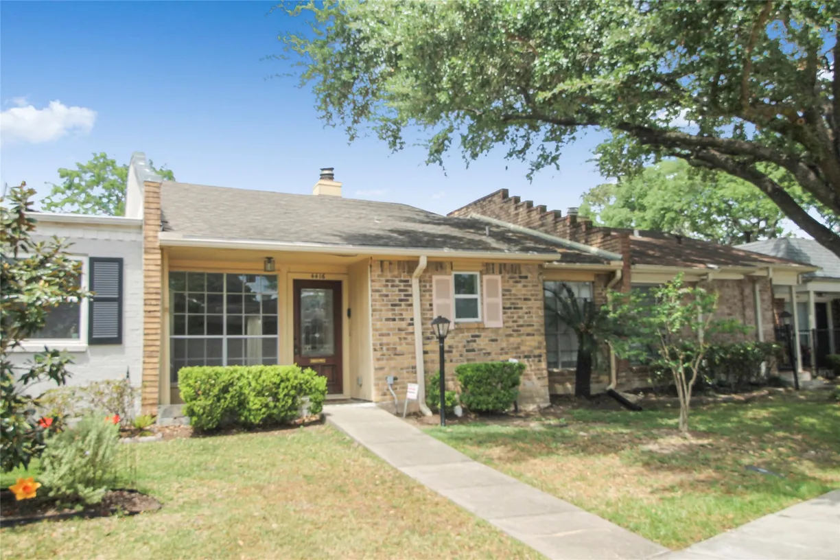 Houston Real Estate | View 4416 Basswood Lane | 3 Beds, 2 Baths