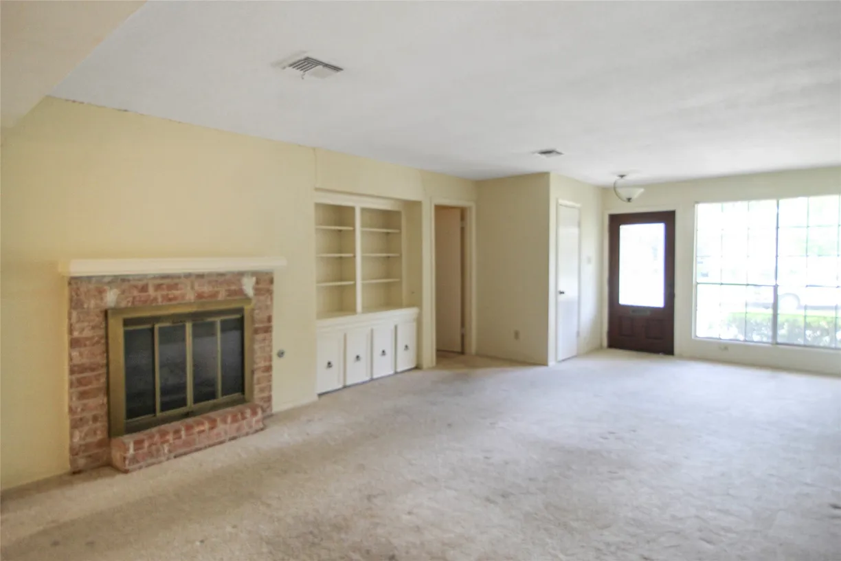 Houston Real Estate | View 4416 Basswood Lane | Listing