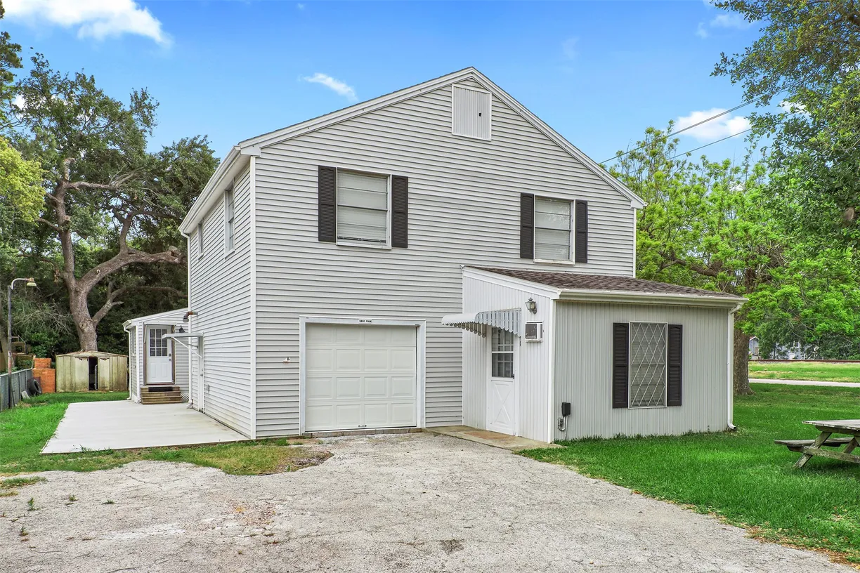 Houston Real Estate | View 1601 Oak Street | 3 Beds, 2 Baths