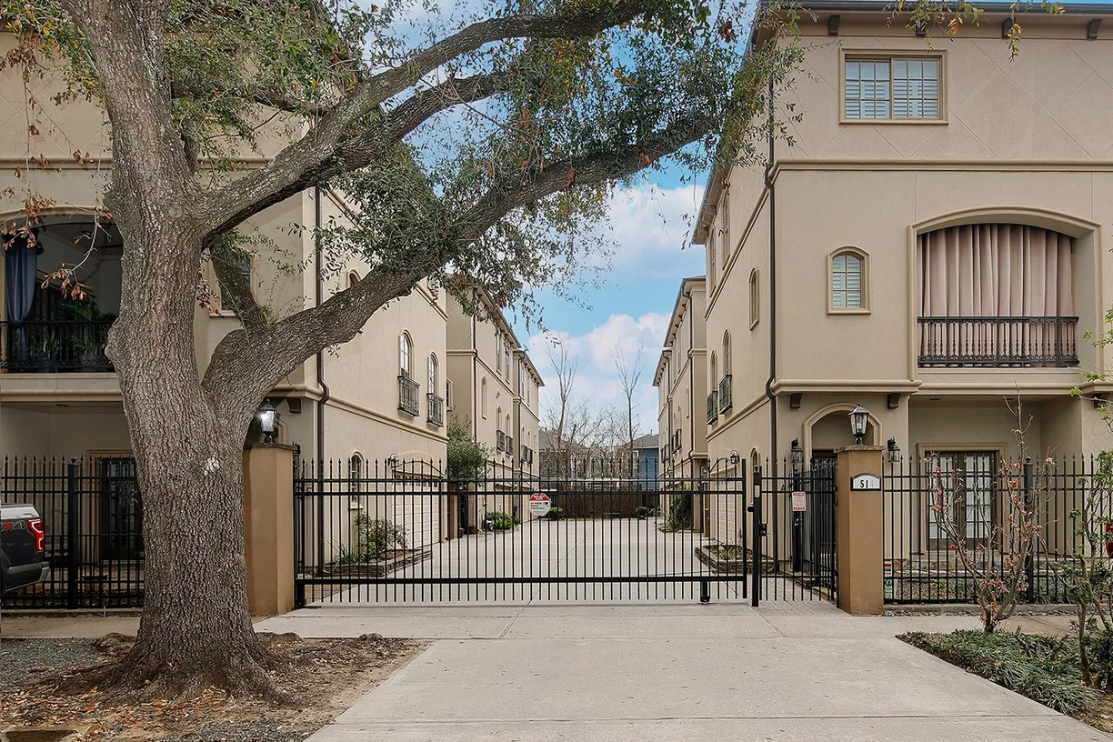 Houston Real Estate | View 514 Cortlandt Street, B | Listing