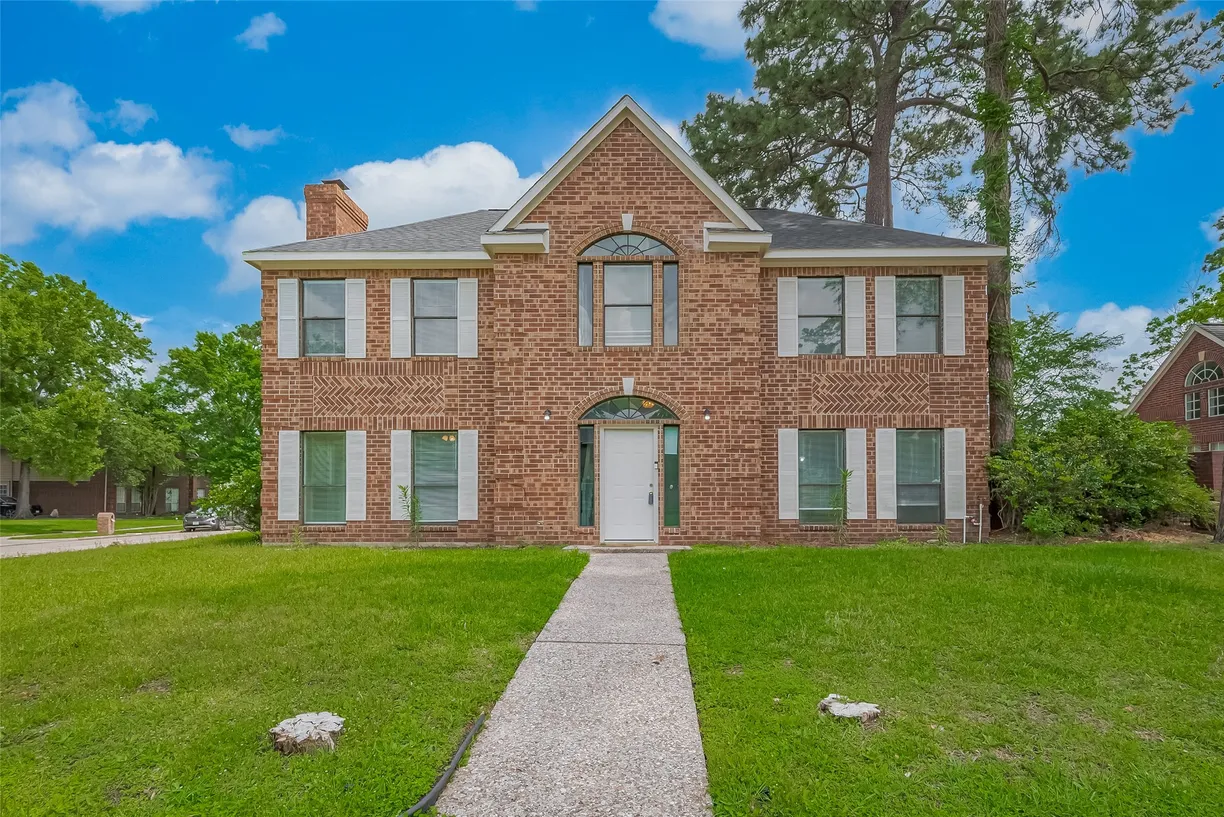 Houston Real Estate | View 215 Wood Circle Lane | 4 Beds, 2 Baths
