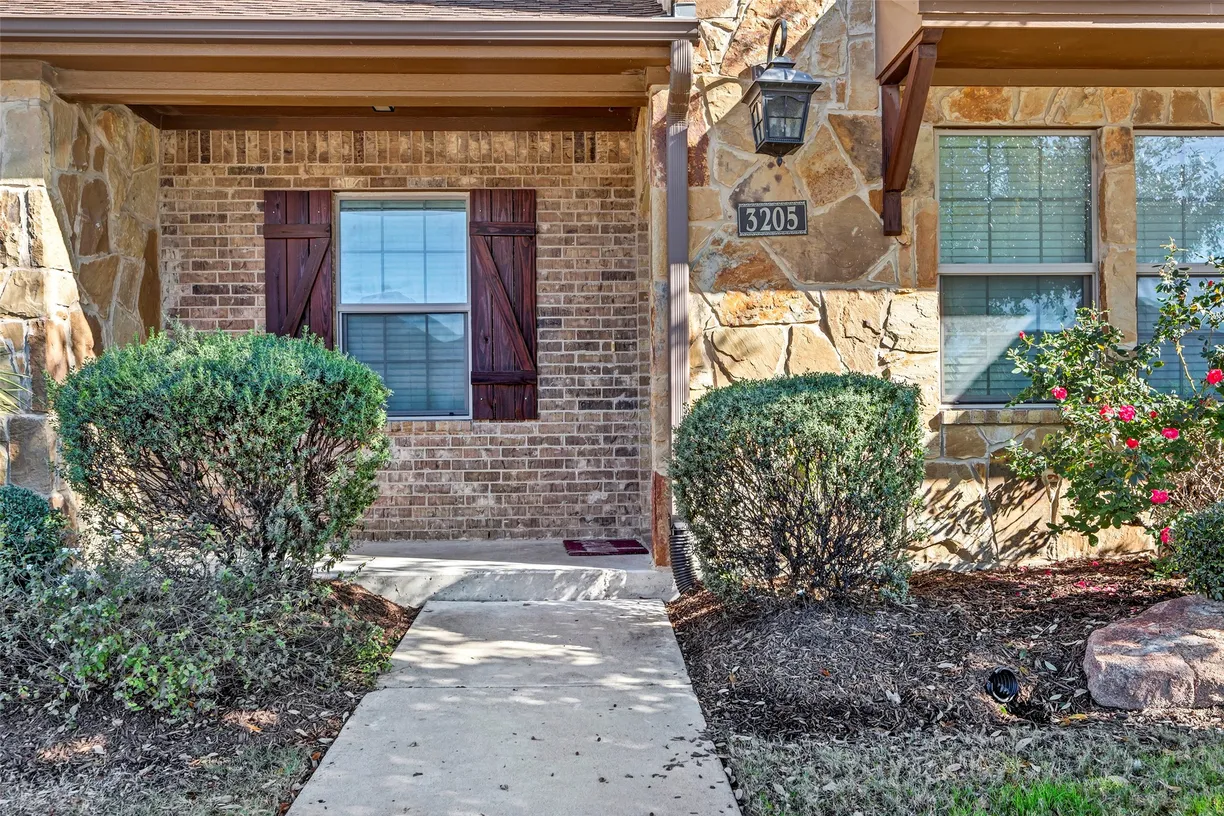 The Woodlands Real Estate | View 3205 Papa Bear Drive | Listing