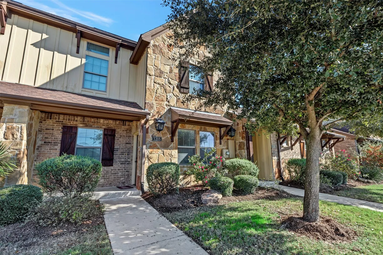 The Woodlands Real Estate | View 3205 Papa Bear Drive | Listing