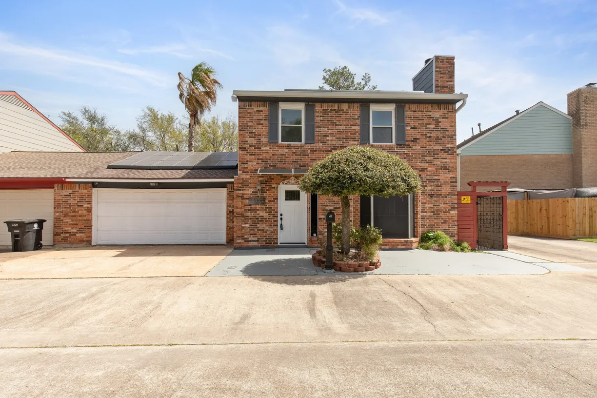 Houston Real Estate | View 9222 Barr Circle | 3 Beds, 2 Baths