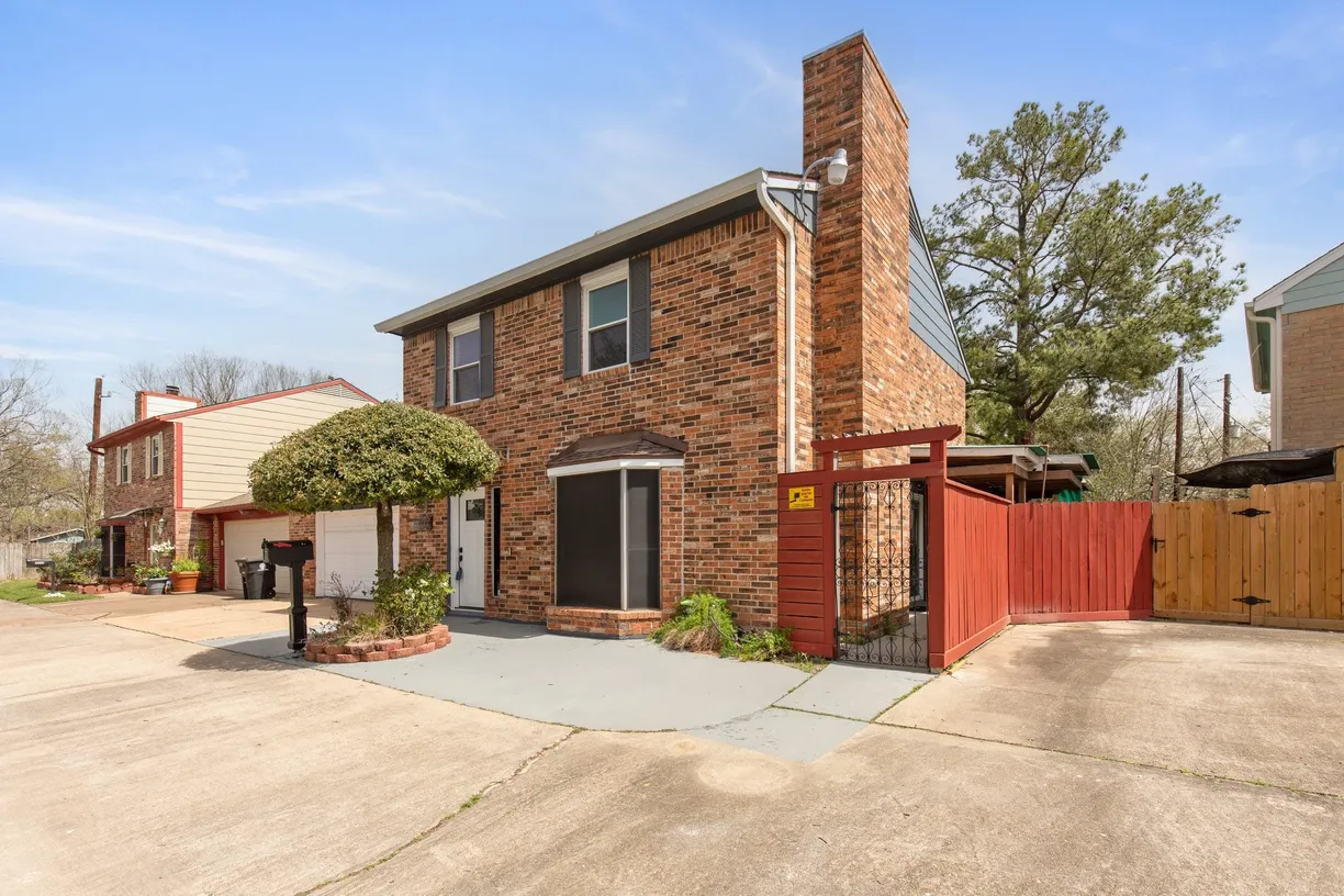 Houston Real Estate | View 9222 Barr Circle | Listing