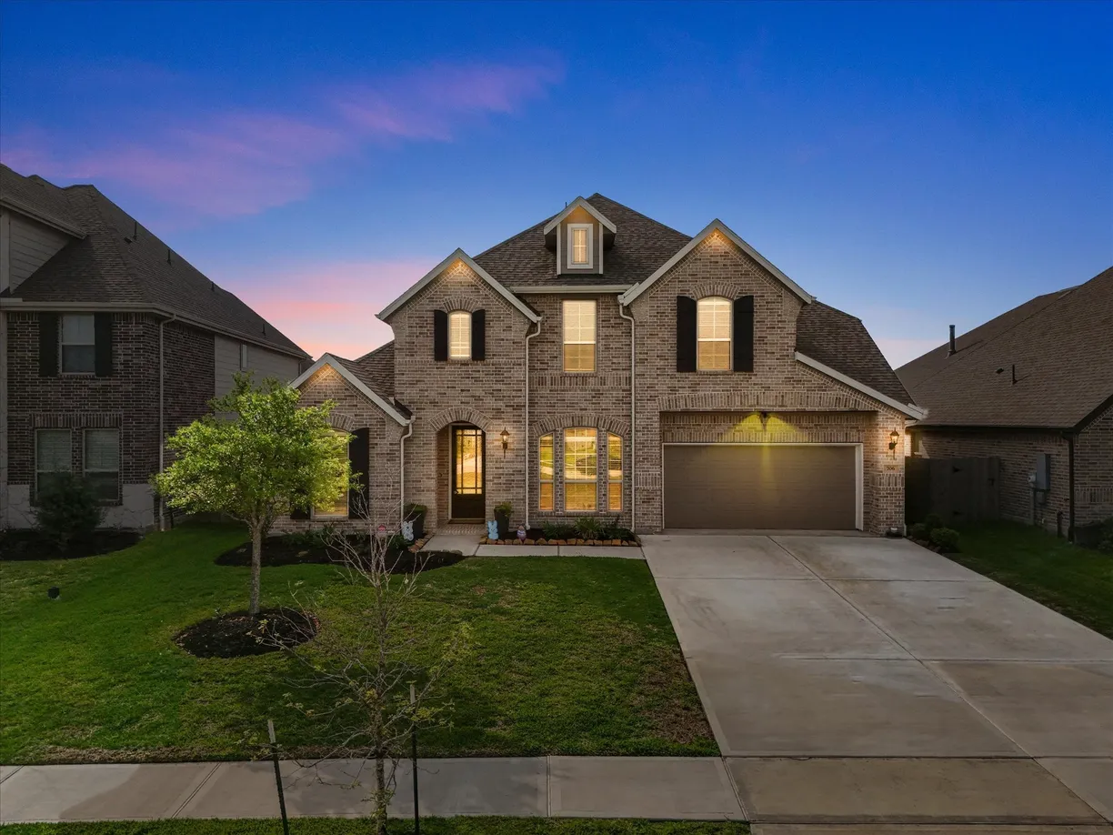 Houston Real Estate | View 706 Westwood Drive | 4 Beds, 3 Baths