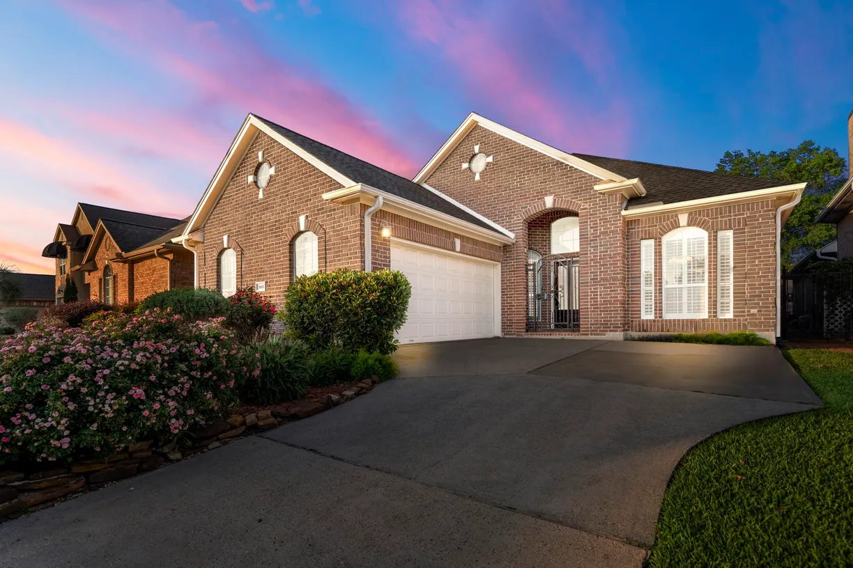 The Woodlands Real Estate | View 16602 Manningtree Lane | Listing