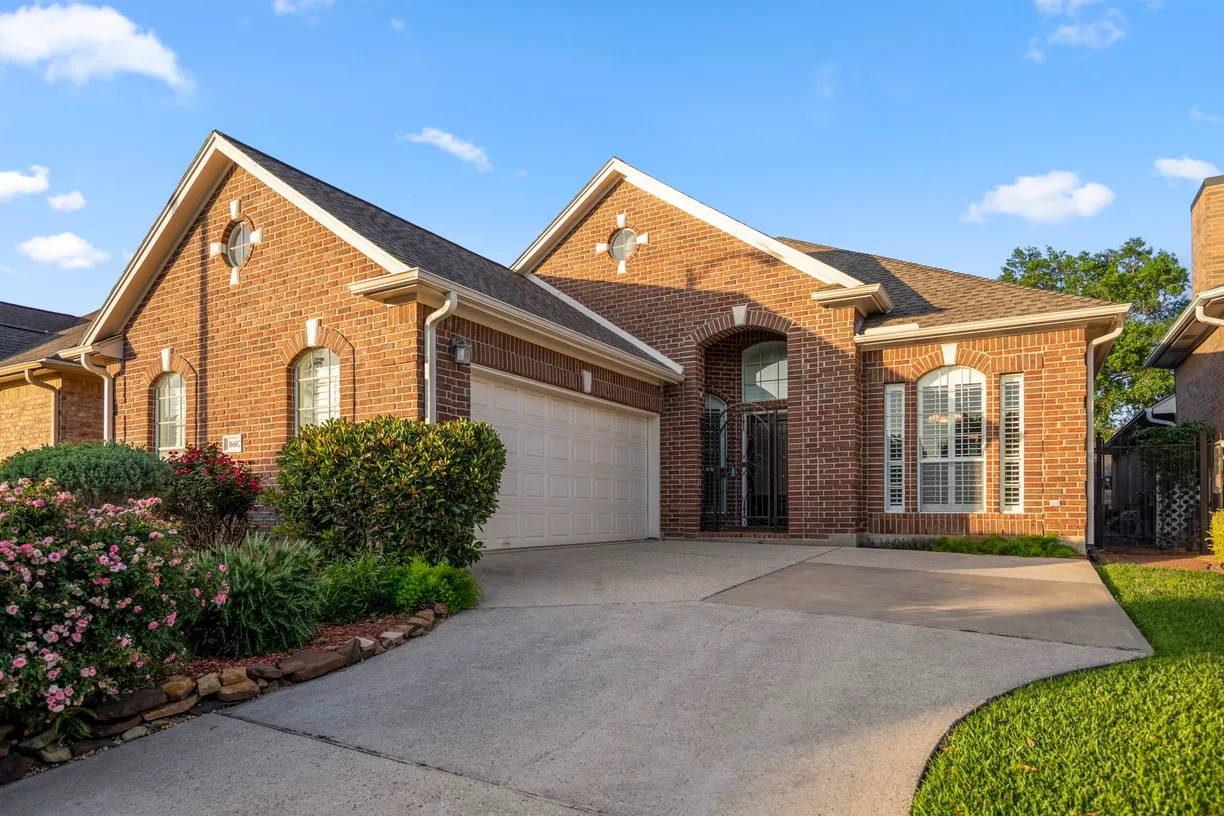 The Woodlands Real Estate | View 16602 Manningtree Lane | 2 Beds, 2 Baths