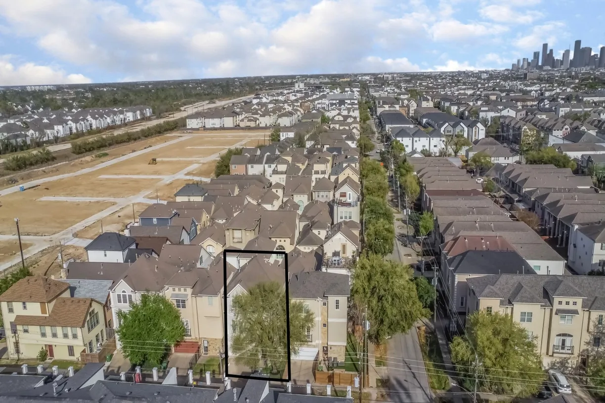 Houston Real Estate | View 2606 Maxroy Street | Listing