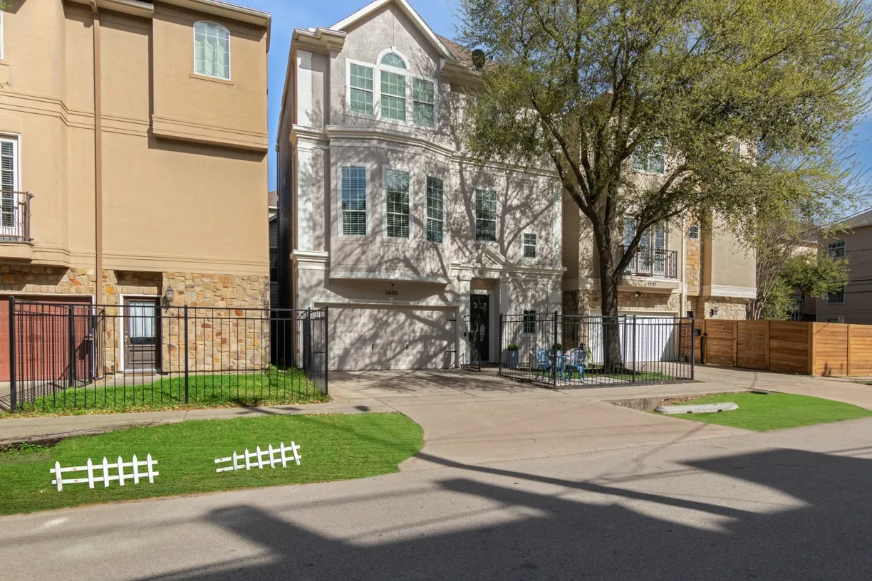 Houston Real Estate | View 2606 Maxroy Street | Listing