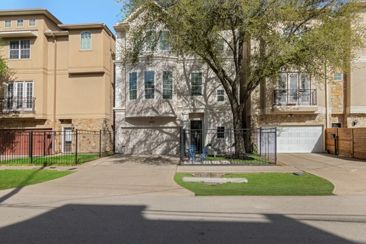 Houston Real Estate | View 2606 Maxroy Street | 3 Beds, 3 Baths