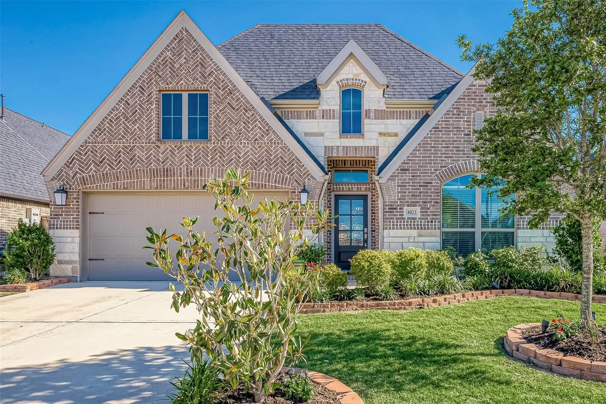 Houston Real Estate | View 4023 Maple Glen Drive | 4 Beds, 3 Baths
