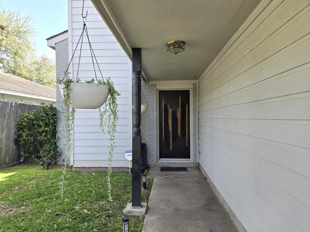 Houston Real Estate | View 2203 Dowling Drive | Listing