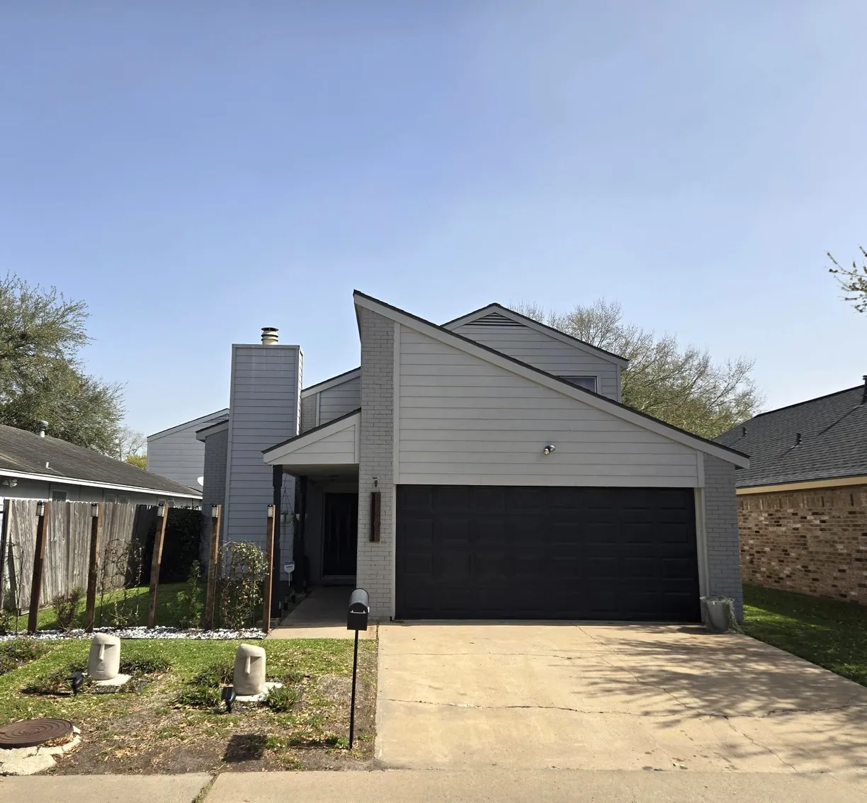 Houston Real Estate | View 2203 Dowling Drive | 3 Beds, 2 Baths