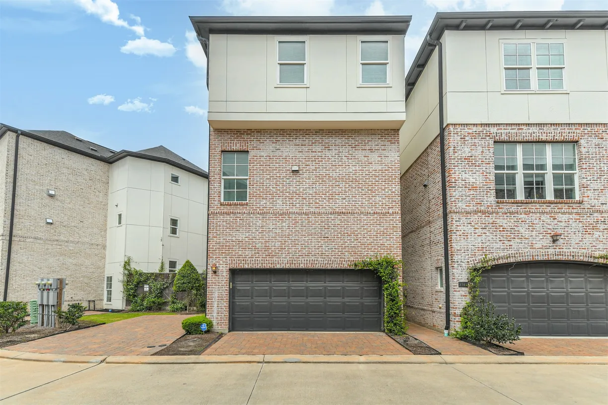 Houston Real Estate | View 2705 Dolce Oaks Drive | 3 Beds, 3 Baths