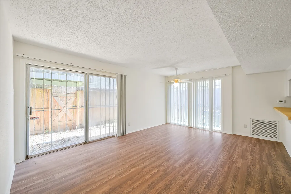 Houston Real Estate | View 909 Silber Road, 27E | Listing