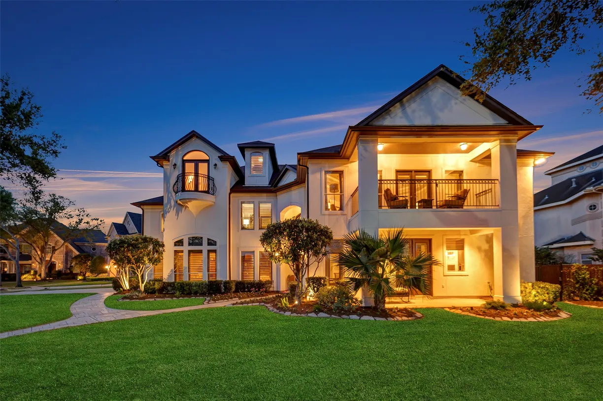Houston Suburbs Real Estate | View 27 Old Windsor Way | Listing