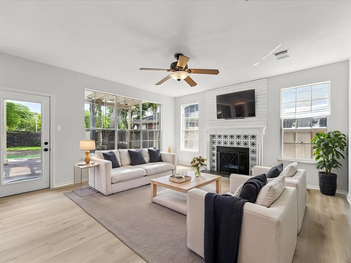 Houston Suburbs Real Estate | View 6719 SHADY LANE | 3 Beds, 2 Baths