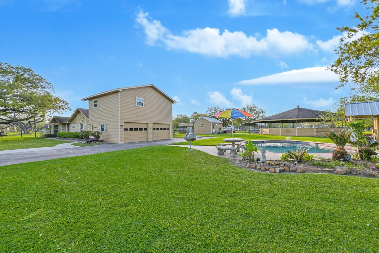 Houston Real Estate | View 9610 Twin Oaks Drive | Listing