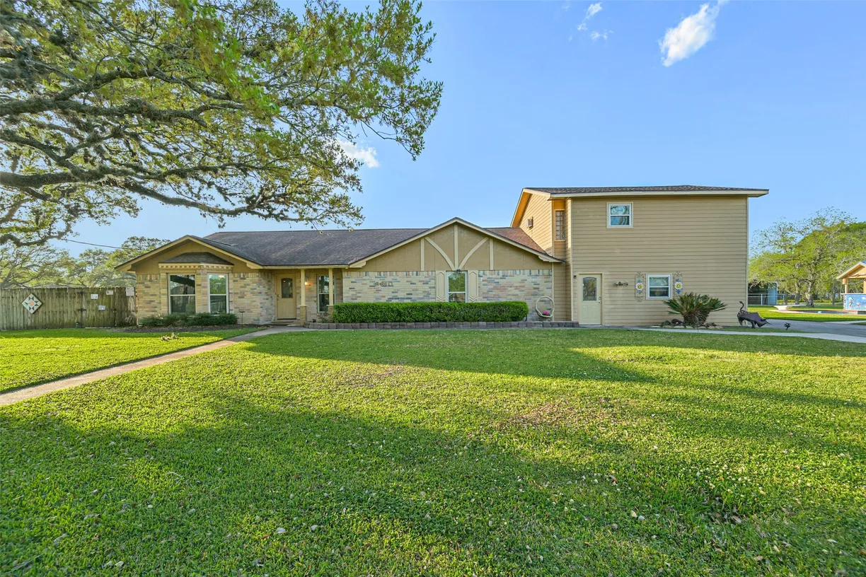 Houston Real Estate | View 9610 Twin Oaks Drive | 4 Beds, 2 Baths