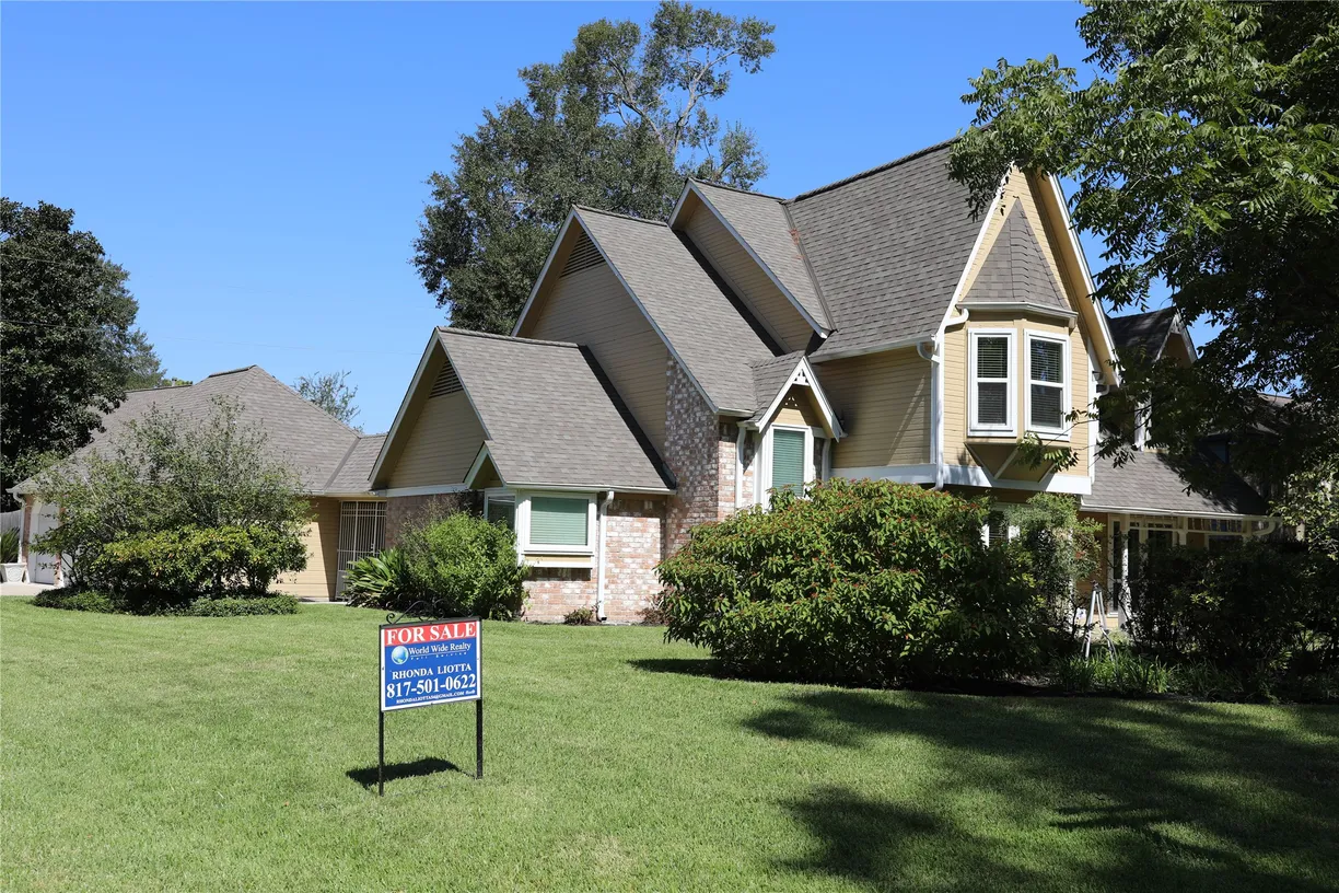 Houston Real Estate | View 3003 Roseheath Lane | Listing