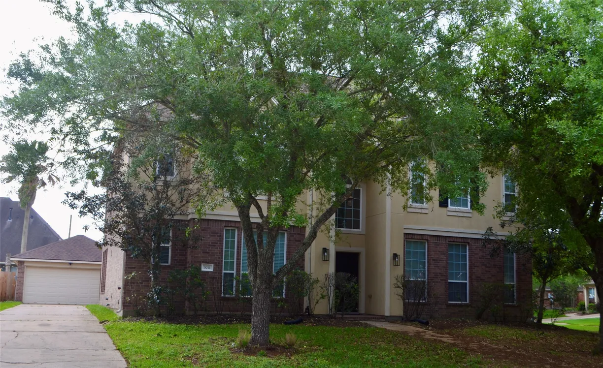 Houston Real Estate | View 3011 Willow Brook Court | 4 Beds, 3 Baths