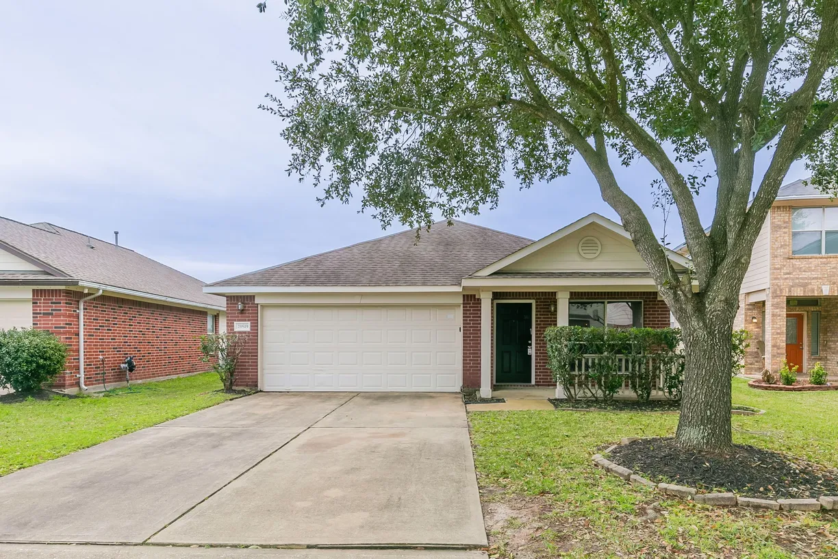 Houston Real Estate | View 20519 Avery Grove Court | 3 Beds, 2 Baths