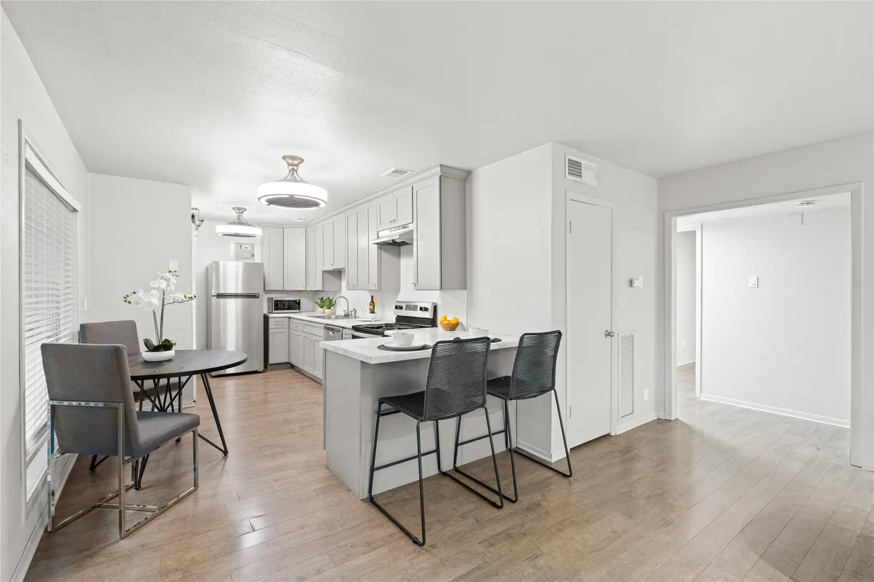 Houston Real Estate | View 3924 W Alabama Street, 4 | Listing