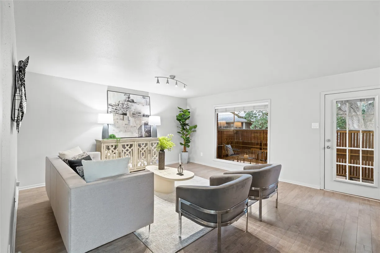 Houston Real Estate | View 3924 W Alabama Street, 4 | 3 Beds, 2 Baths