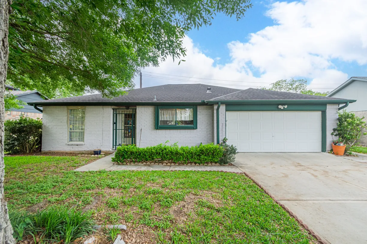 Houston Suburbs Real Estate | View 15818 Galling Drive | 3 Beds, 2 Baths