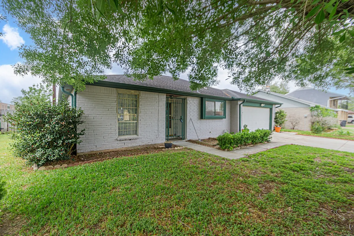 Houston Suburbs Real Estate | View 15818 Galling Drive | Listing