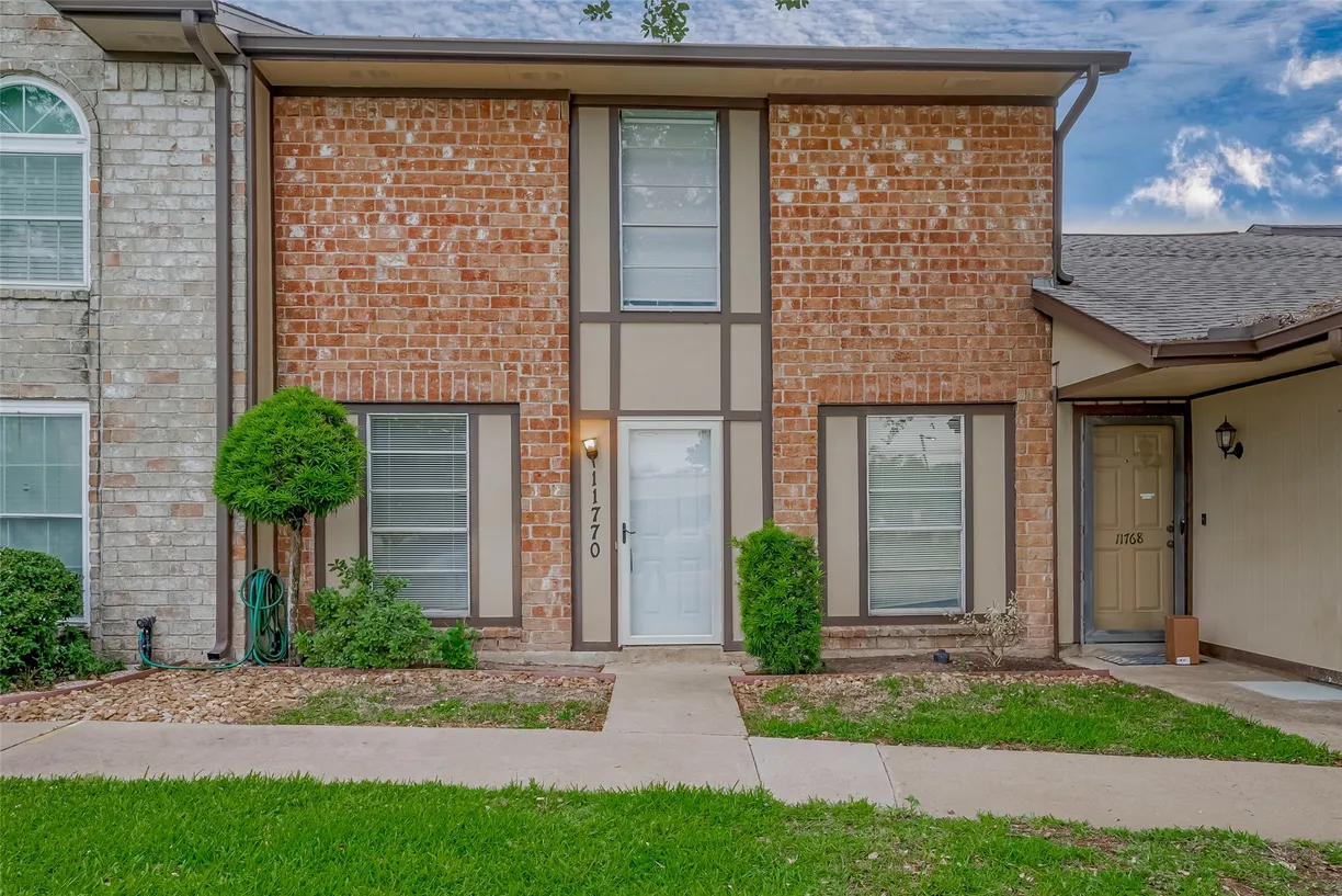 Houston Suburbs Real Estate | View 11770 S Kirkwood Road | Listing