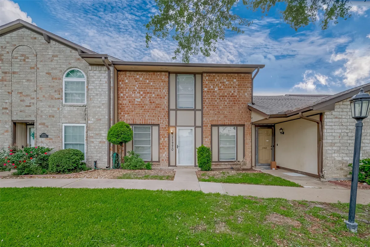 Houston Suburbs Real Estate | View 11770 S Kirkwood Road | 3 Beds, 2 Baths