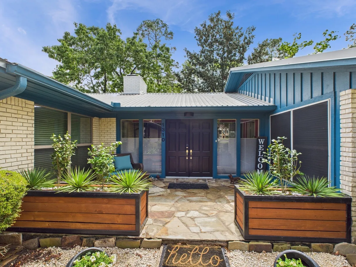 Houston Real Estate | View 1310 Golden Bear Lane | 5 Beds, 4 Baths