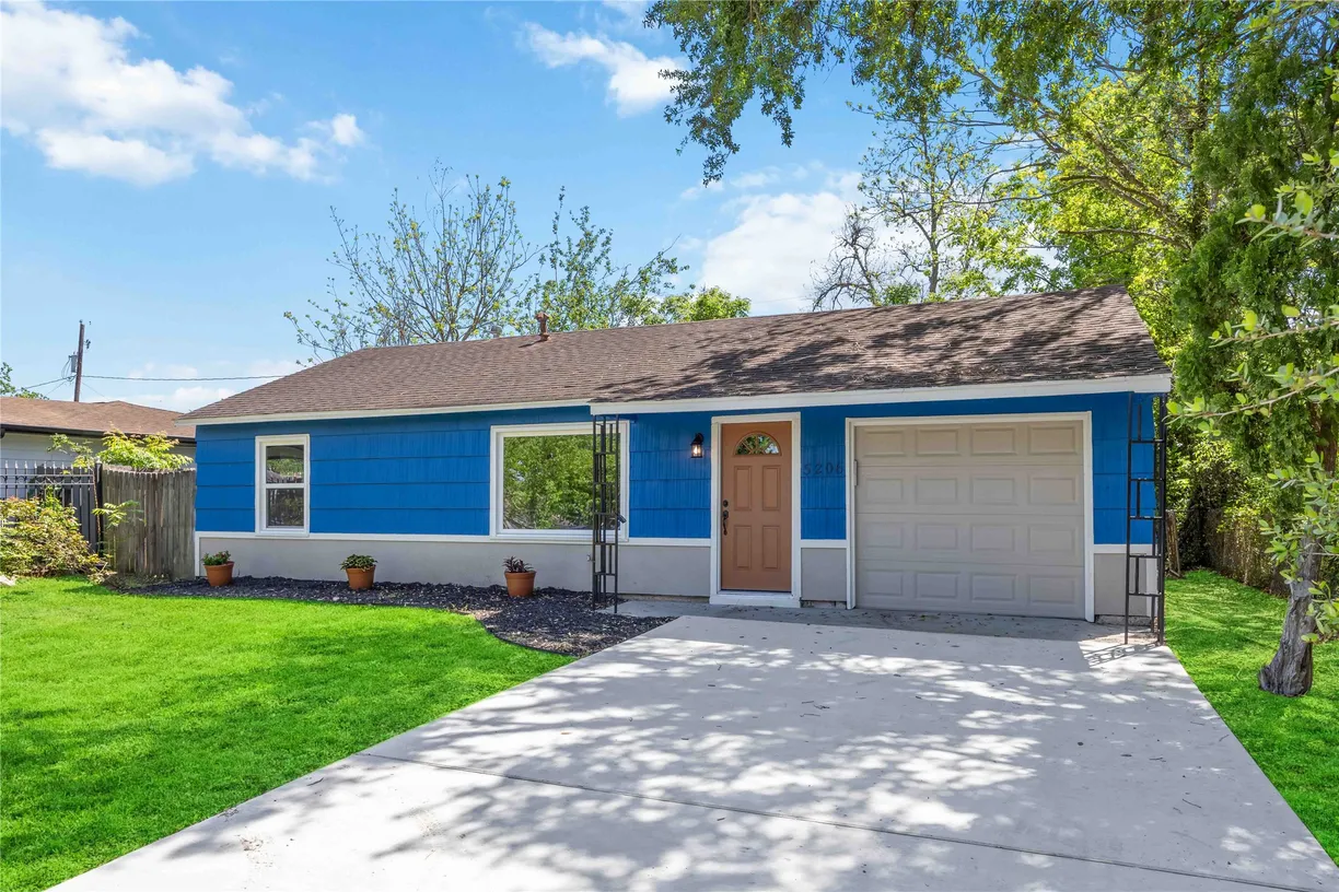 Houston Real Estate | View 5206 Willow Glen Drive | Listing