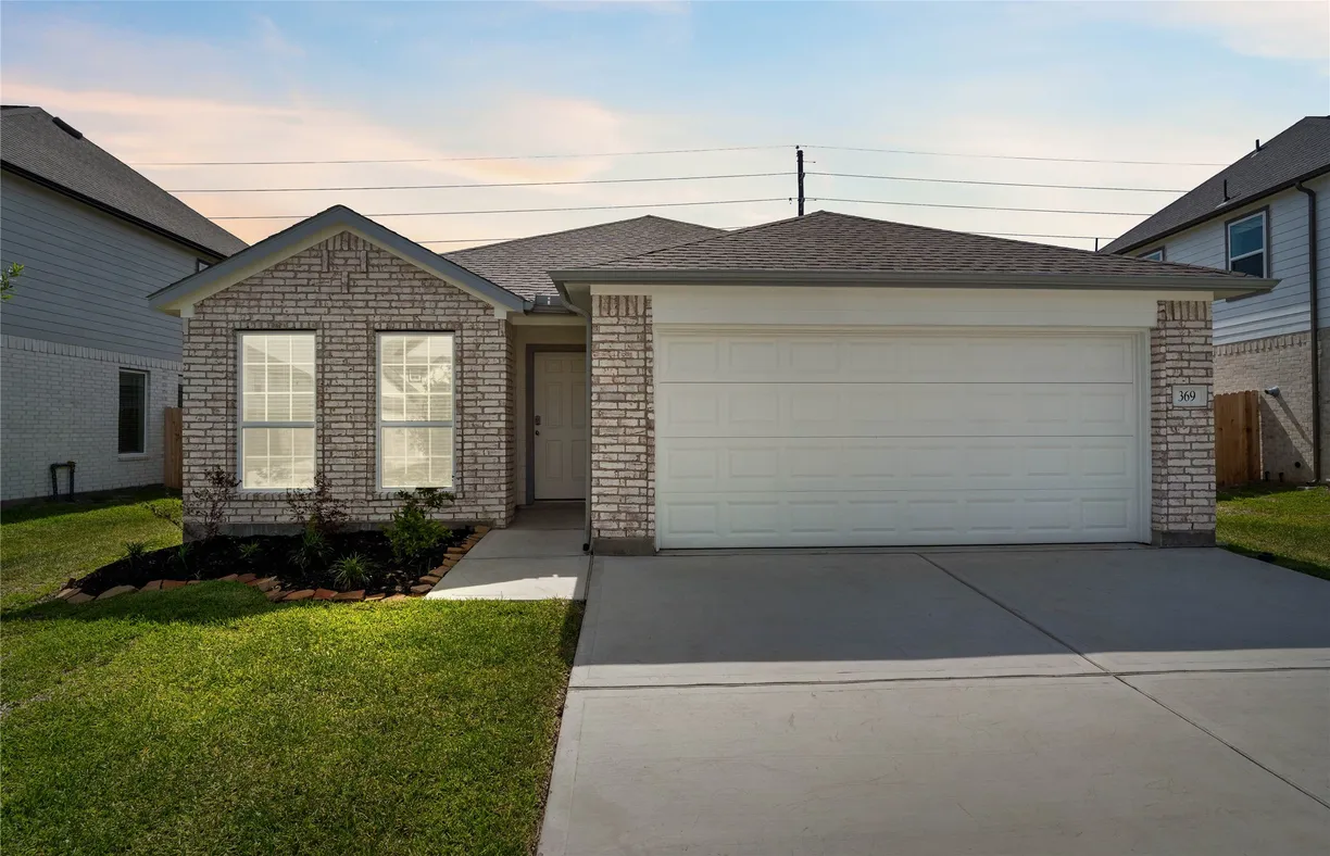 Houston Suburbs Real Estate | View 369 Spruce Oak Lane | 4 Beds, 3 Baths