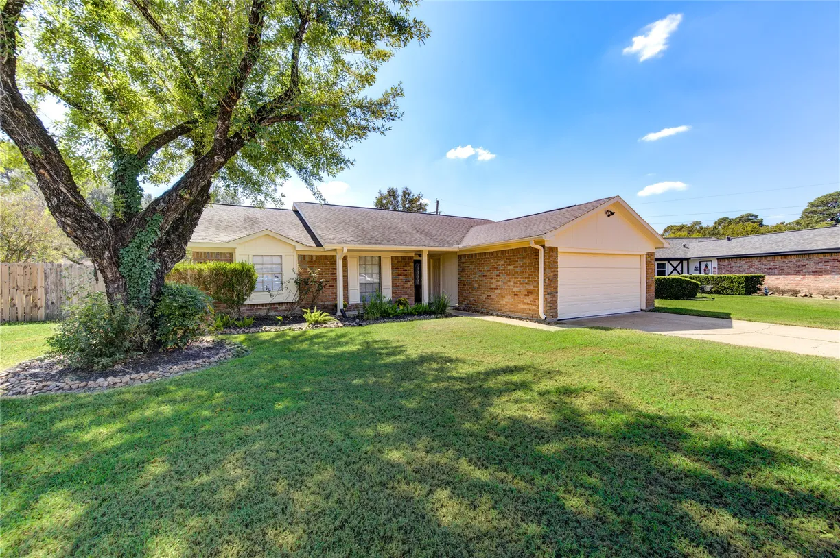 Houston Real Estate | View 9811 Thistle Trail Drive | 3 Beds, 2 Baths