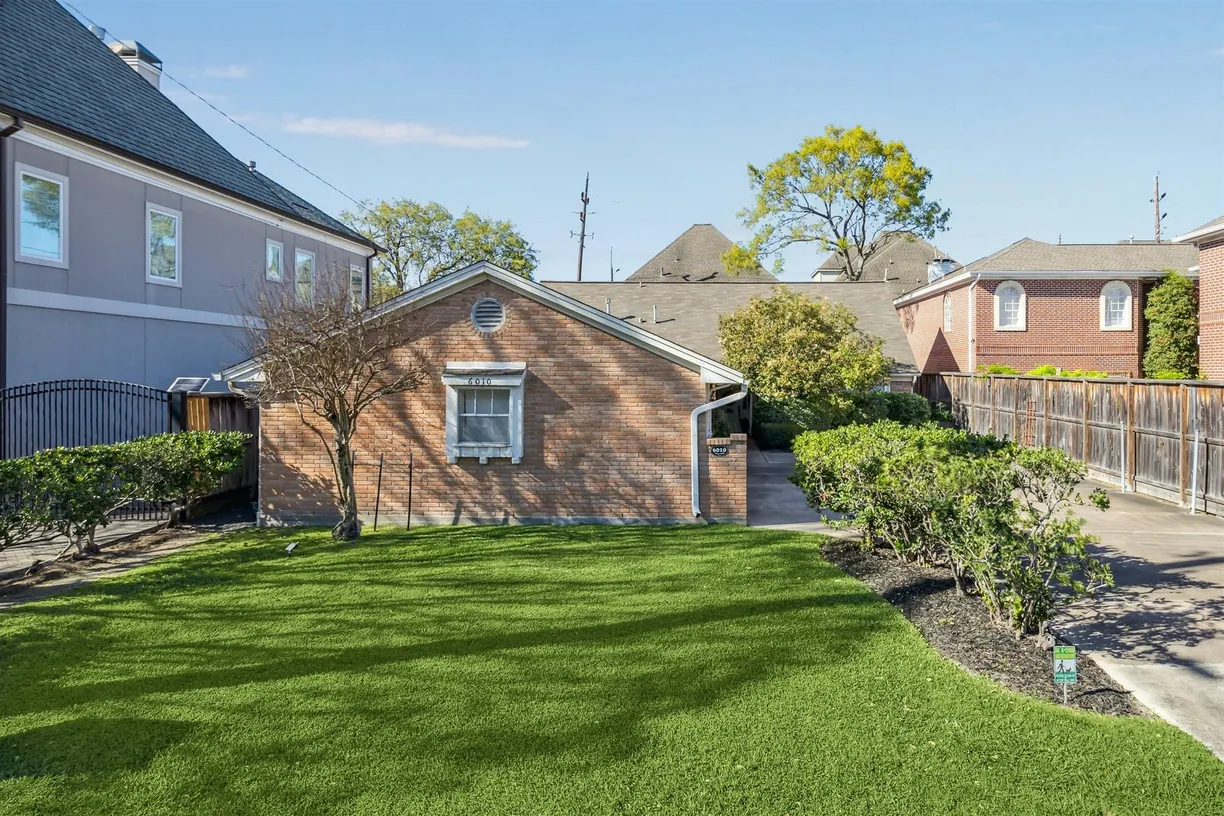 Houston Real Estate | View 6010 Valley Forge Drive | 2 Beds, 2 Baths