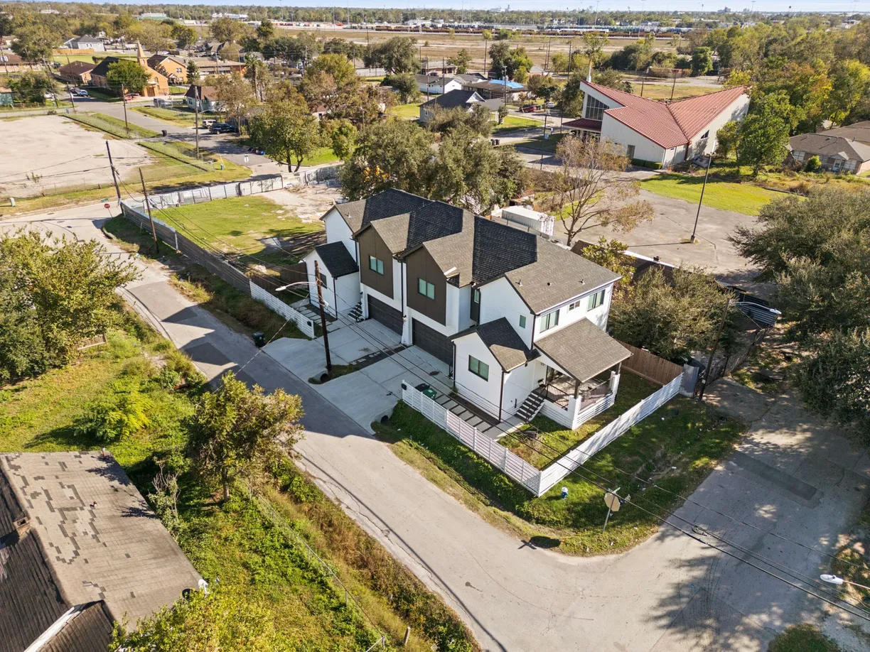 Houston Real Estate | View 3034 Wayne Street, A-B | Listing