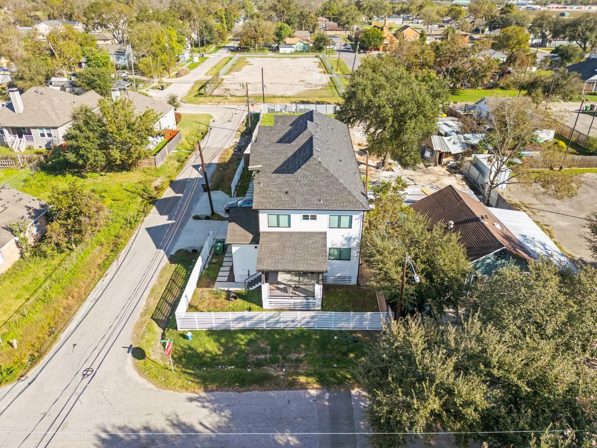Houston Real Estate | View 3034 Wayne Street, A-B | Listing