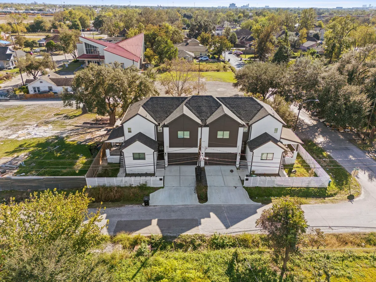 Houston Real Estate | View 3034 Wayne Street, A-B | 3 Beds, 2 Baths