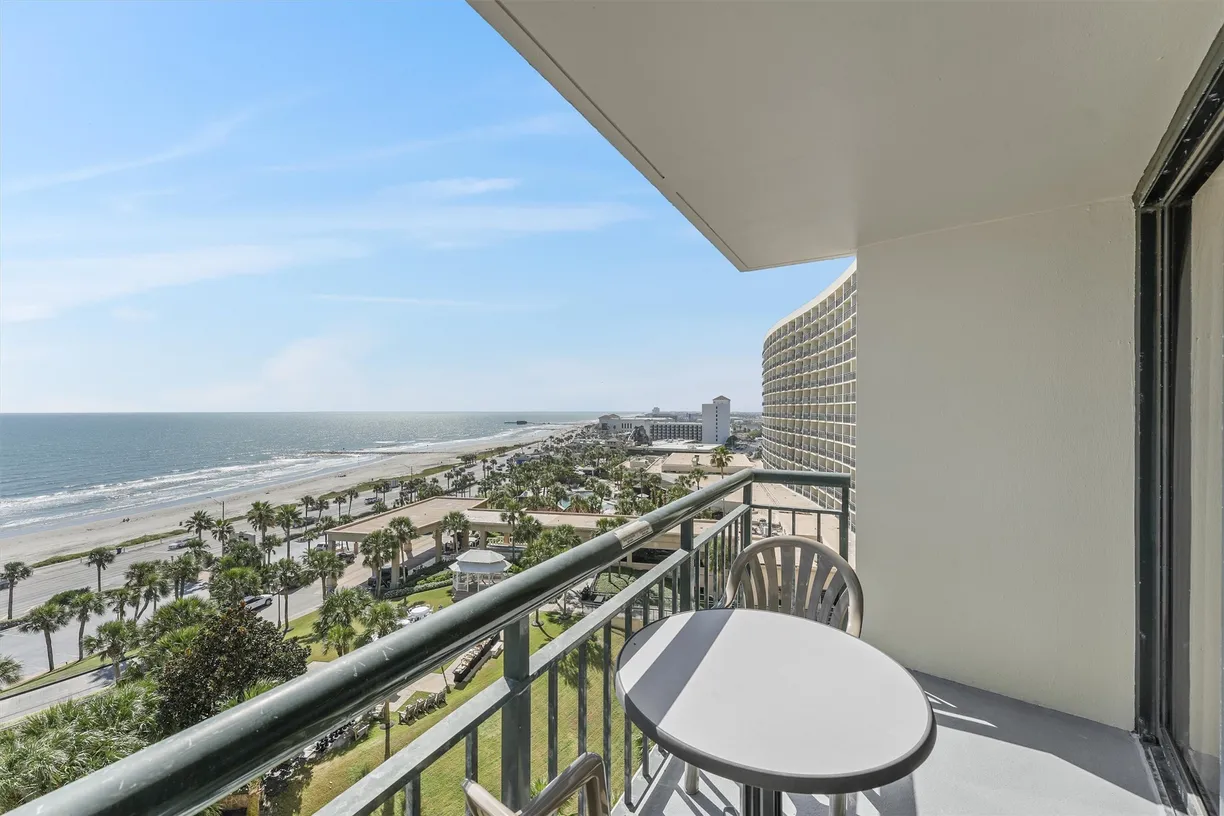 Houston Real Estate | View 5220 Seawall Boulevard, 1036A | 1 Bed, 1 Bath