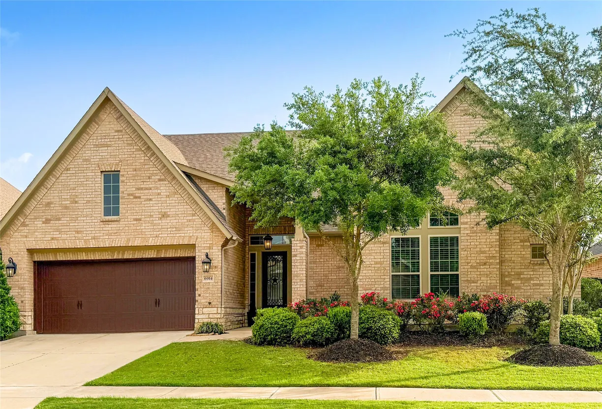 Houston Real Estate | View 6914 Harvest Lane | 3 Beds, 3 Baths