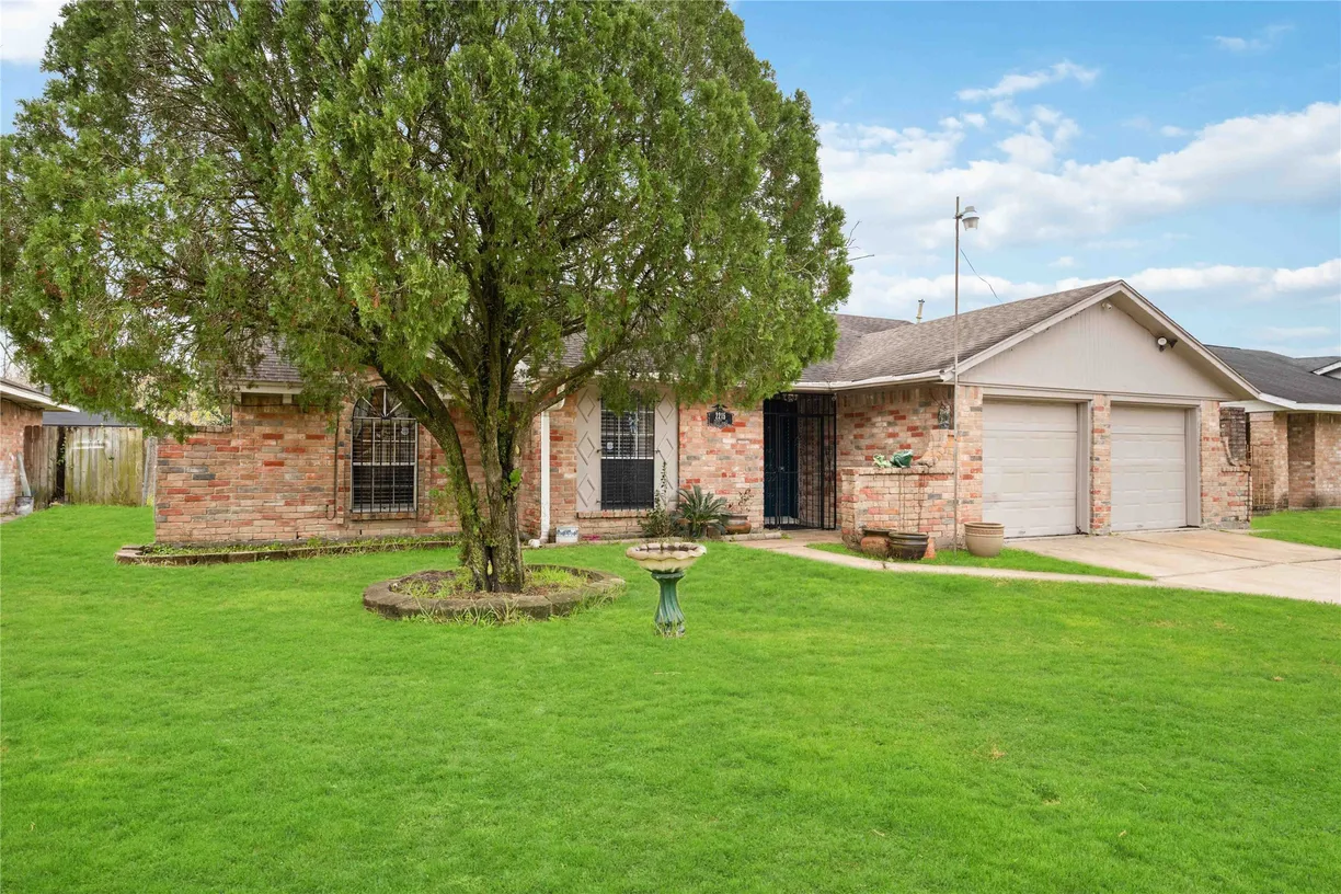 Houston Real Estate | View 2215 Mosher Lane | 3 Beds, 2 Baths