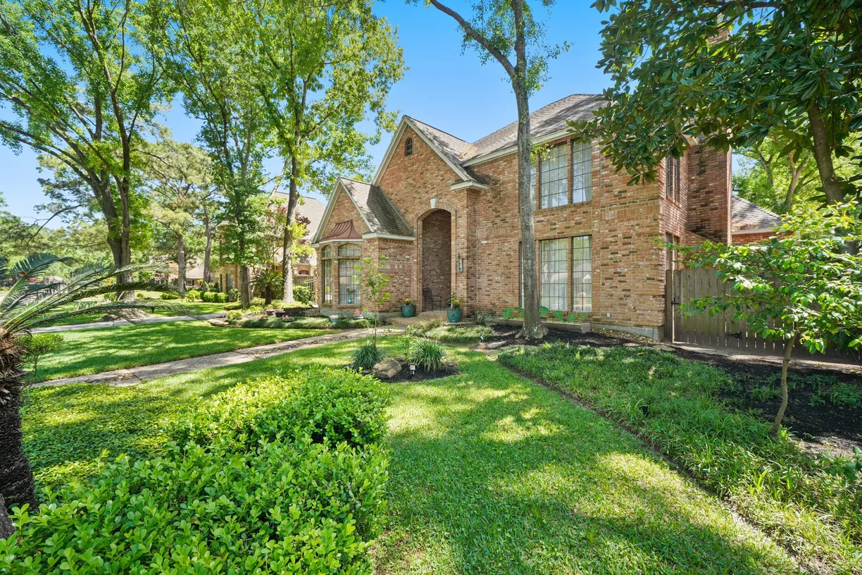 Houston Real Estate | View 5307 Court of York | 4 Beds, 3 Baths